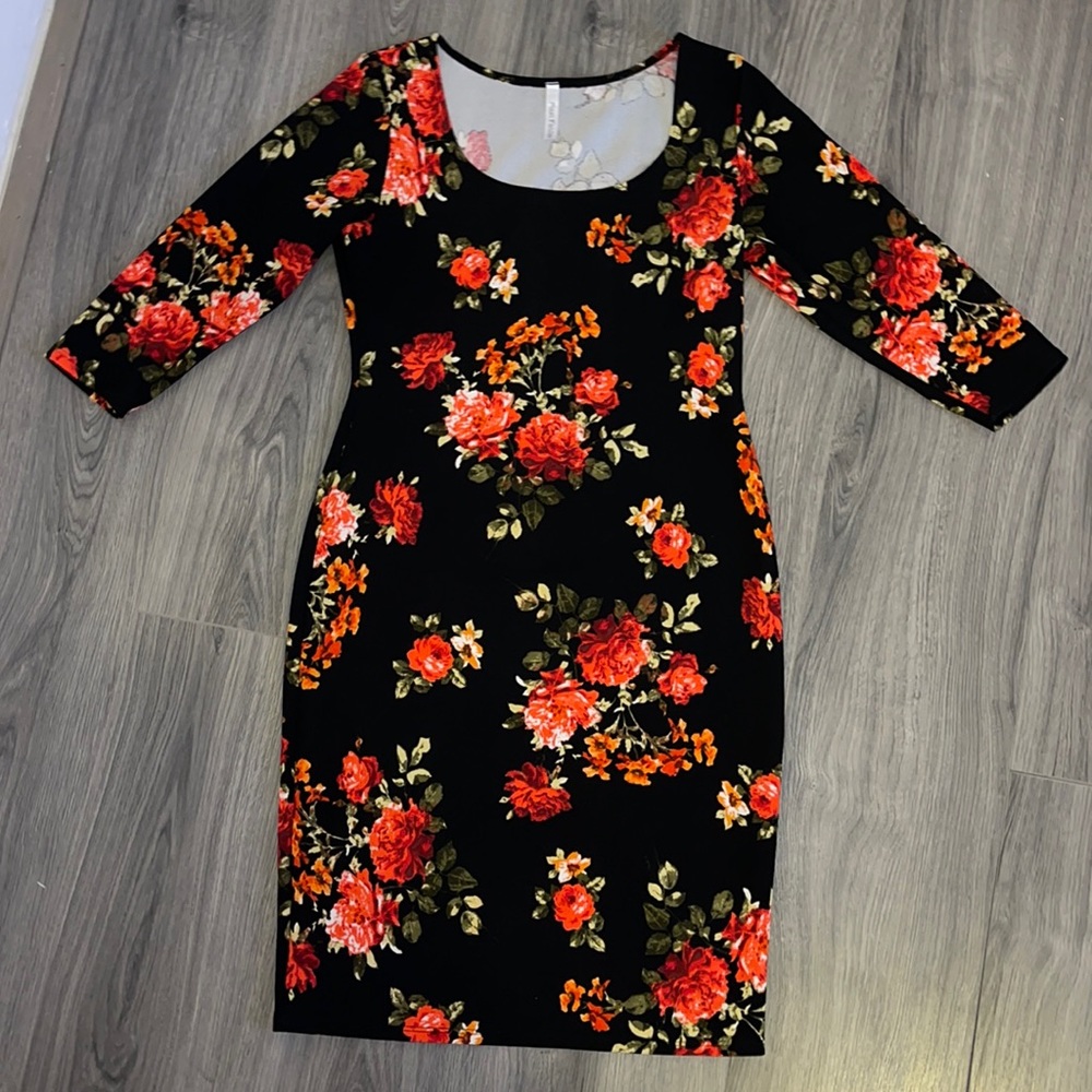 Floral Midi Dress with 3/4 Sleeves (Large)